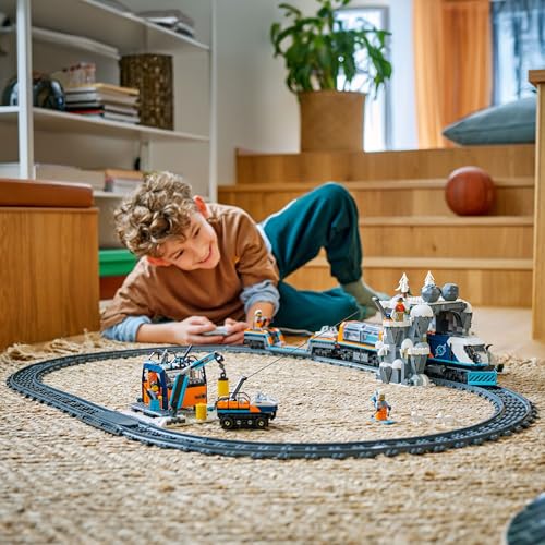 LEGO City Polarexpress Zug 60470, ferngesteuerter Zug mit Schneepflug, 22 Schienen, 6 Figuren & Felssturz-Funktion, ab 7 Jahren